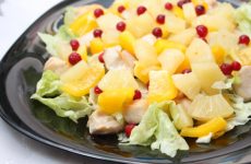 Cалат с курицей и ананасами: 2 рецепта