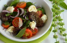 Салат с куриной печенкой: 8 рецептов