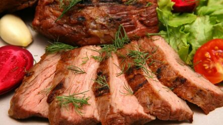 Сочная свинина в духовке: 10 вкусных рецептов