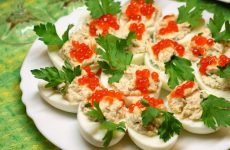 Фаршированные яйца: 10 рецептов