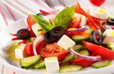 Греческий салат с фетаксой: 8 ярких рецептов