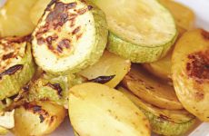 Кабачки с картошкой в духовке: 8 рецептов
