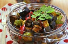 Зимние салаты из баклажанов и перца: 7 рецептов