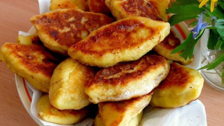 Картофельные пирожки: 8 сытных рецептов