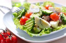Салат с тунцом и помидорами: 9 рецептов