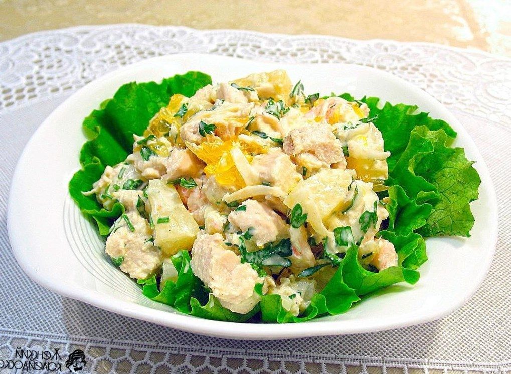 Салат с копченой курицей и ананасами: 8 рецептов к празднику
