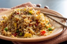 Жареный рис овощами: 9 аппетитных рецептов