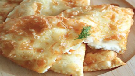 Чебуреки с сыром: 8 сытных рецептов