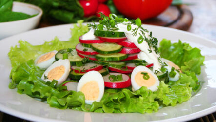 Салат из редиса с яйцом: 7 витаминных рецептов