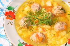 Суп с фрикадельками и рисом: 7 сытных рецептов