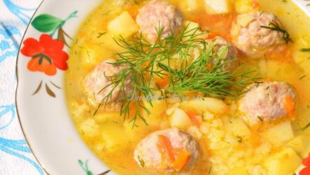 Суп с фрикадельками и рисом: 7 сытных рецептов