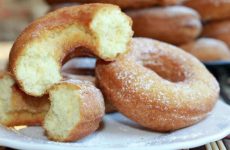 Пончики на кефире: 9 рецептов из детства