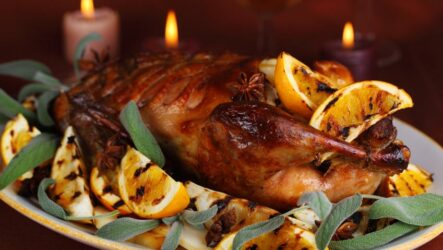 Фаршированная утка в духовке: 9 праздничных рецептов