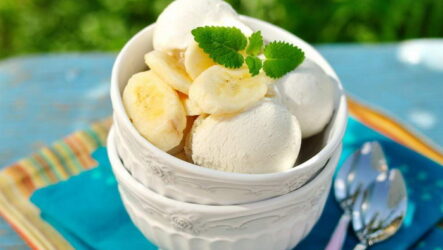 Банановое мороженое: 10 освежающих рецептов