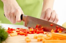 Как правильно выбрать кухонный нож, чтобы он служил долго