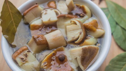 Маринад для грибов на зиму — 7 универсальных рецептов