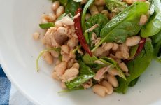 Салат с белой фасолью — 8 вкусных и сытных рецептов