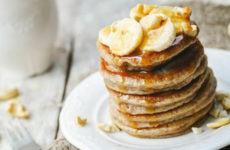 Банановые оладьи — 8 вкусных рецептов для полезного завтрака