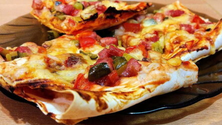 Пицца из лаваша на сковороде — 6 супер-быстрых рецептов