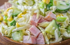 Салат с ветчиной и огурцом — 8 рецептов на праздничный стол