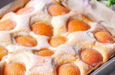 Пирог с персиками — 9 самых вкусных рецептов