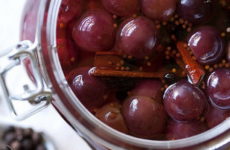 Маринованный виноград на зиму — 7 рецептов оригинальной закуски