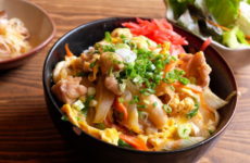 Оякодон — 6 рецептов, как приготовить омлет с курицей по-японски