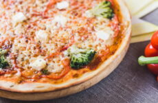 Бездрожжевая пицца в духовке — 7 домашних рецептов