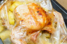 Курица в рукаве целиком — 7 рецептов сочного блюда