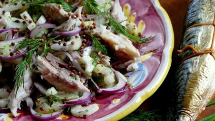 Салат со скумбрией — 8 рецептов на праздничный стол
