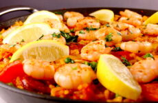 Паэлья с креветками — 7 рецептов испанской кухни
