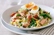 Салат с рисом и кукурузой — 8 любимых рецептов