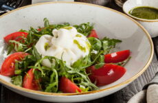 Салат с сыром буррато — 6 рецептов по-итальянски