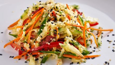Овощной салат с морковью — 7 ярких рецептов с фото