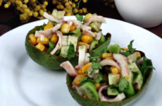 Салат с кальмарами и авокадо — 7 рецептов, которые вы полюбите