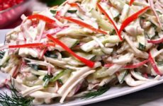 Праздничный салат с кальмарами и крабовыми палочками — 6 рецептов
