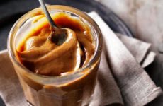Карамельный соус — 7 сладких рецептов для десертов