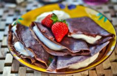 Шоколадные блины — 7 сладких домашних рецептов