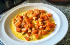 Морковь, тушеная в сметане — 6 домашних рецептов простого гарнира