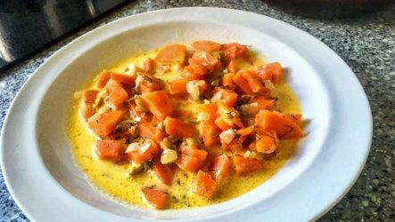 Морковь, тушеная в сметане — 6 домашних рецептов простого гарнира