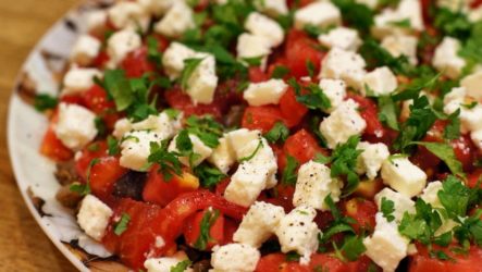 Салат с помидорами и сыром — 8 рецептов просто и вкусно