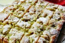 Пироги с ревенем в духовке — 10 отличных домашних рецептов