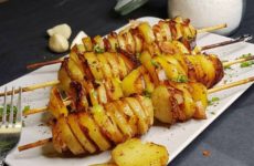 Картофель на шпажках — 7 рецептов оригинального блюда