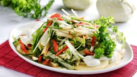 Салат с капустой кольраби — 8 отличных рецептов с фото