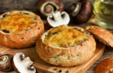 Жульен в булочках — 7 рецептов оригинальной грибной закуски