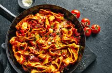 Макароны с томатным соусом — 7 рецептов на сковороде