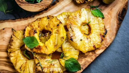 Запеченный ананас — 8 рецептов, как оригинально приготовить в духовке