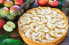 Открытый дрожжевой пирог с яблоками — 6 домашних рецептов