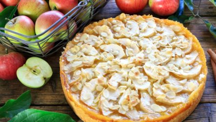 Открытый дрожжевой пирог с яблоками — 6 домашних рецептов